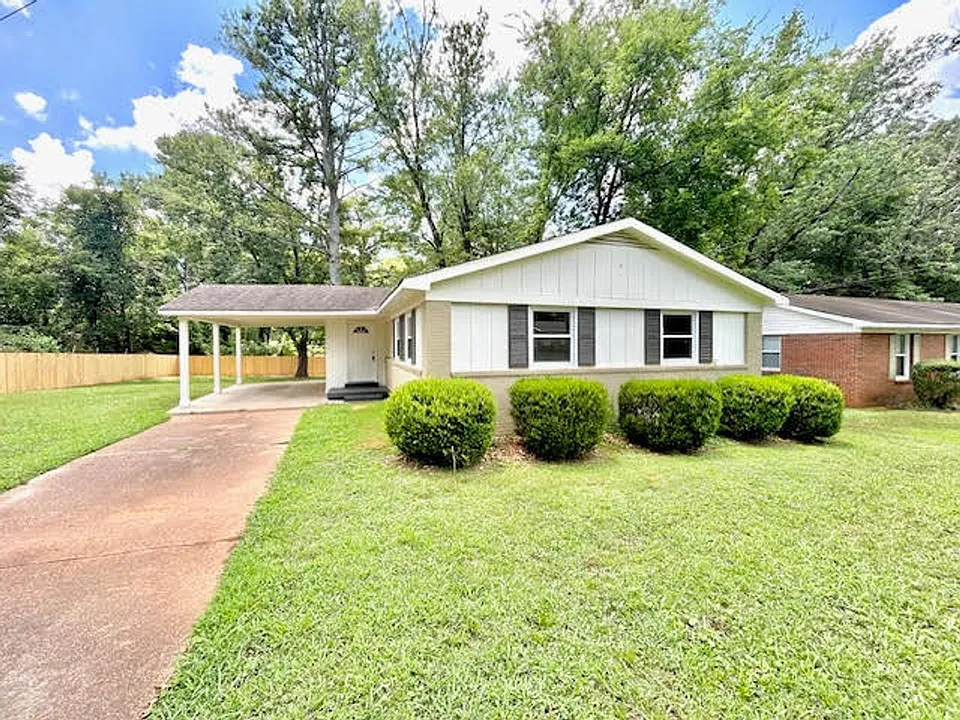 3130 Tucker Dr NW