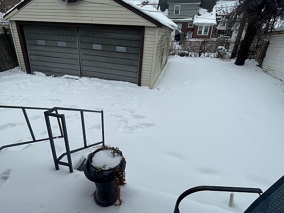 3rd image of 5765 Devonshire Rd