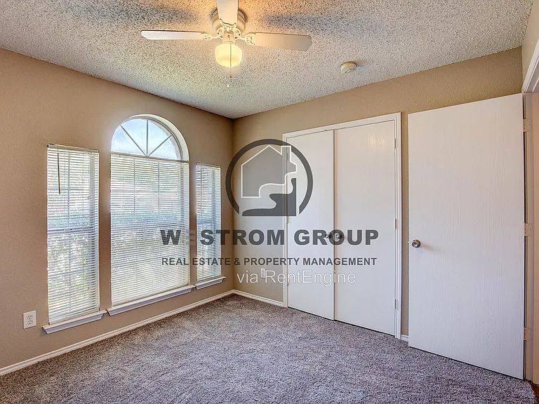 2363 Laurelhill Ln — Photo 25