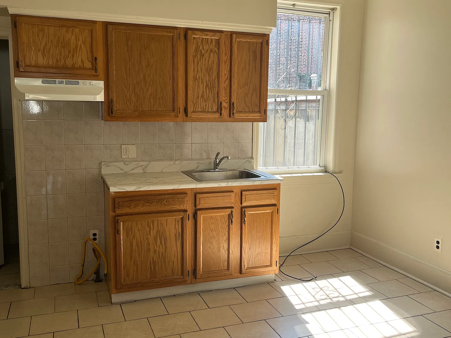 2 bed, 800 sqft, $1,400 — Photo 3