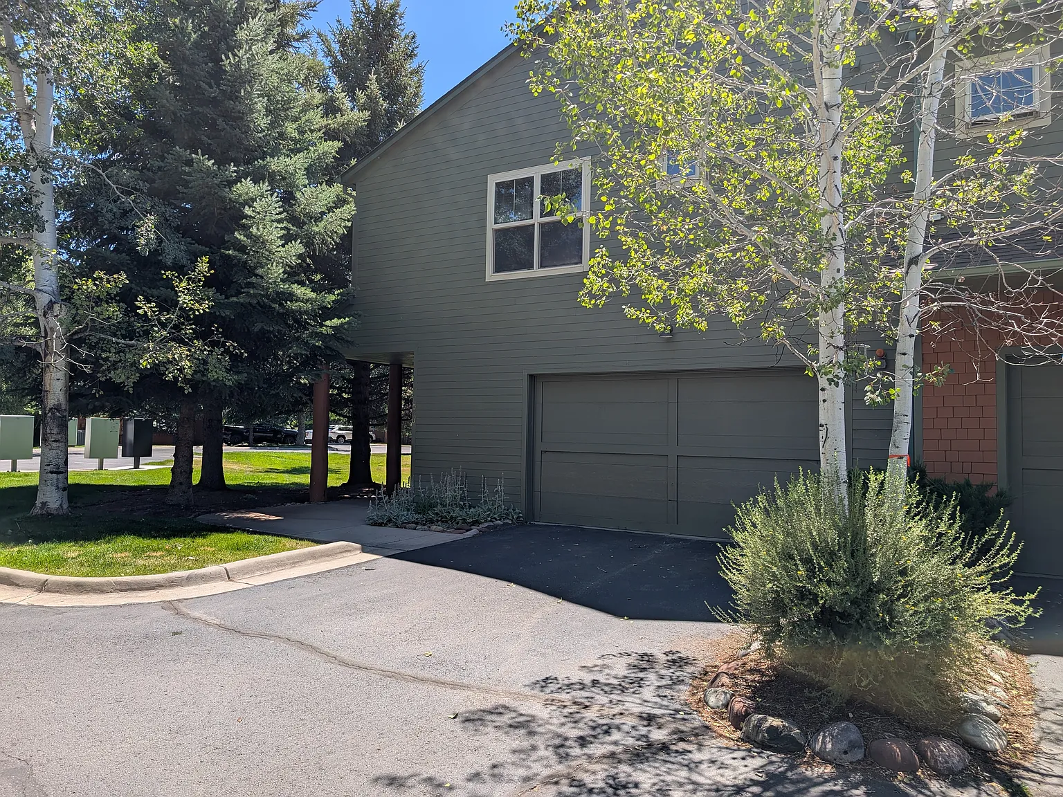 530 Evans Ct — Photo 2