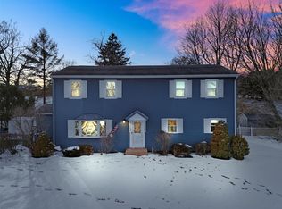 26 Hilltop Dr, Mahopac, NY 10541