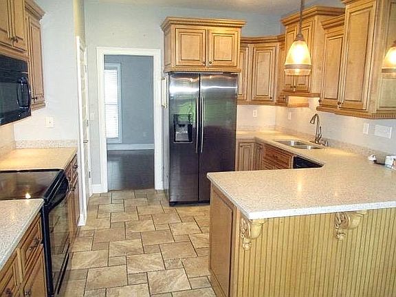 5th image of 2101 Center Dr