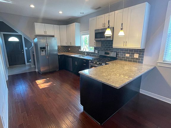 3rd image of 4958 W Argyle St #2