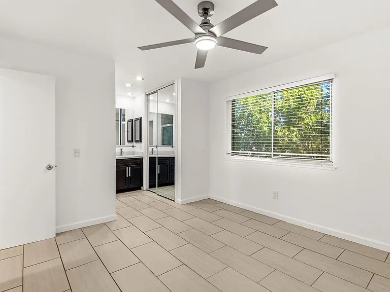 2298 N Indian Canyon Dr #E — Photo 19