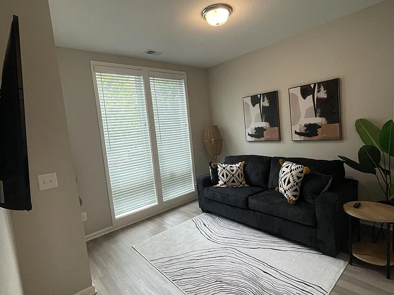 439 Parkway Dr NE — Photo 18