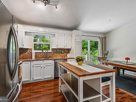 3rd image of 456 Poplar Ln