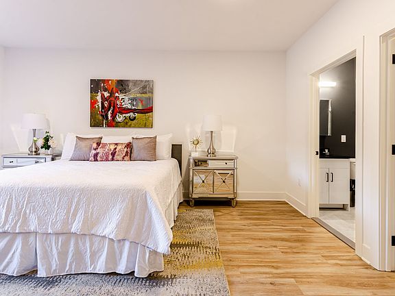 4th image of 21 Lakeside Ave #307