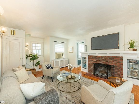 4th image of 302 Gregory Ave
