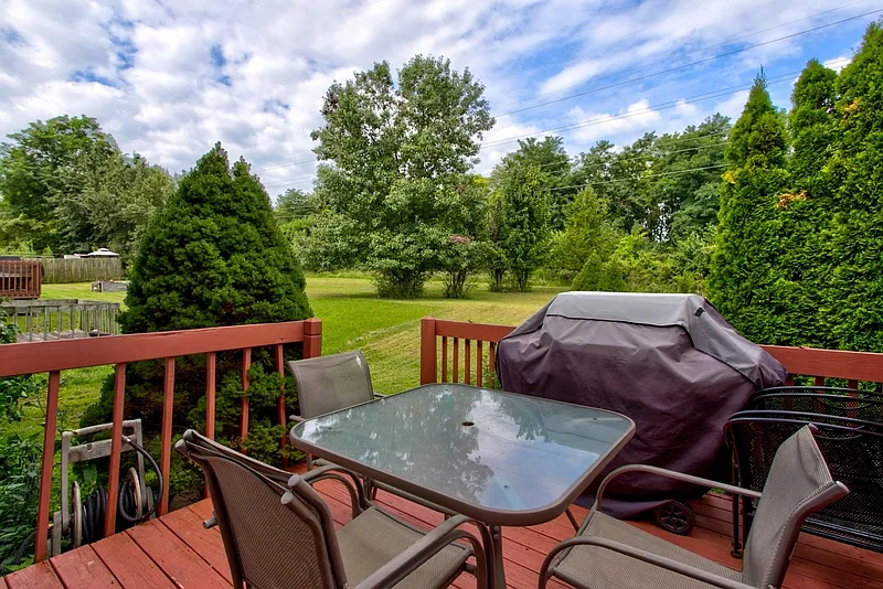 3 bed, 2.5 bath, 1426 sqft, $1,895 — Photo 4