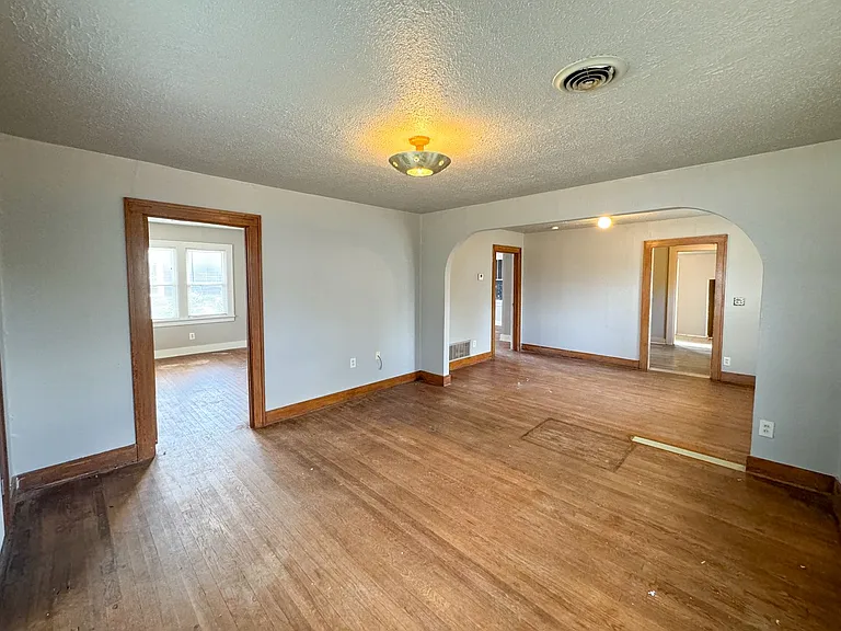 913 N Boulevard St — Photo 13