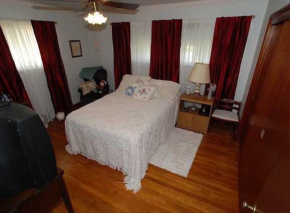5th image of 1453 Byron Ave