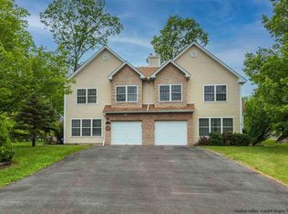 21 Cambridge Ct, Highland, NY 12528