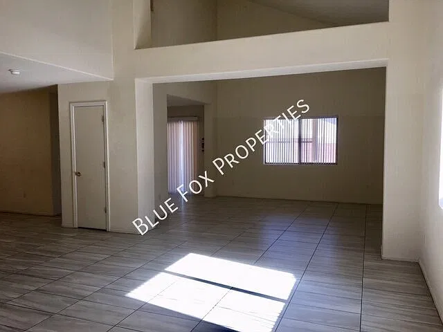 Centrally located 3bed, 2.5 bath home next to the Rillito River Park — Photo 3