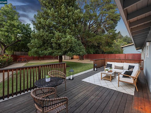 5th image of 4319 Pembroke Dr