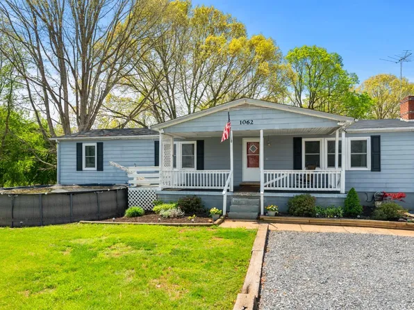 1062 Overacre Dr, Bedford, VA 24523