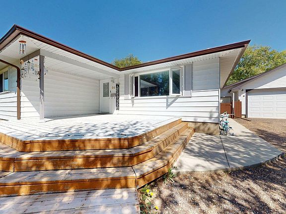 2nd image of 64 Aspen Cres