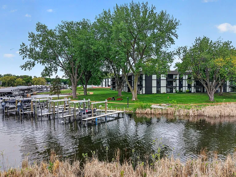 Dockside Apartments & Boat Slips - Lake Minnetonka — Photo 19