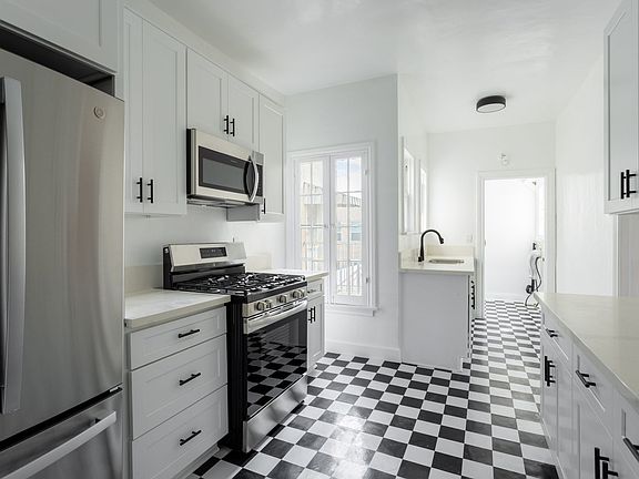5th image of 650 S La Jolla Ave #660