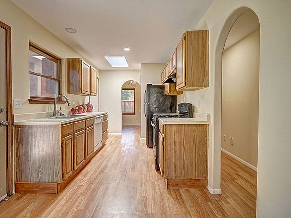 Kitchen w Breakfast Nook
