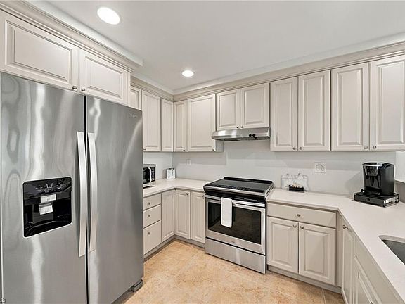 5th image of 221 9TH ST S #219