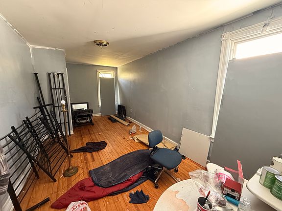 4th image of 731 N 2nd St