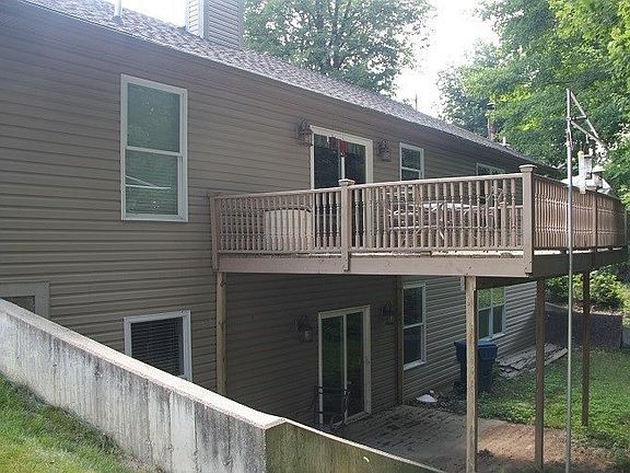 3rd image of 120 Foxwood Ct