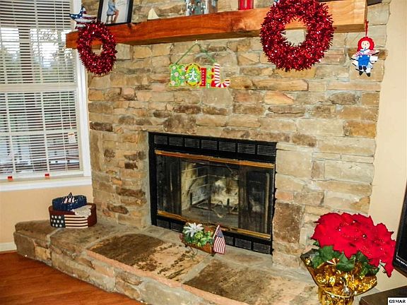 5th image of 3903 Valley View Dr