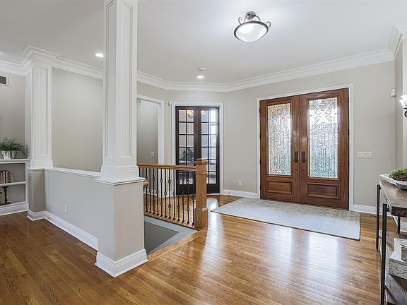 3rd image of 6678 Sherbourne Ct