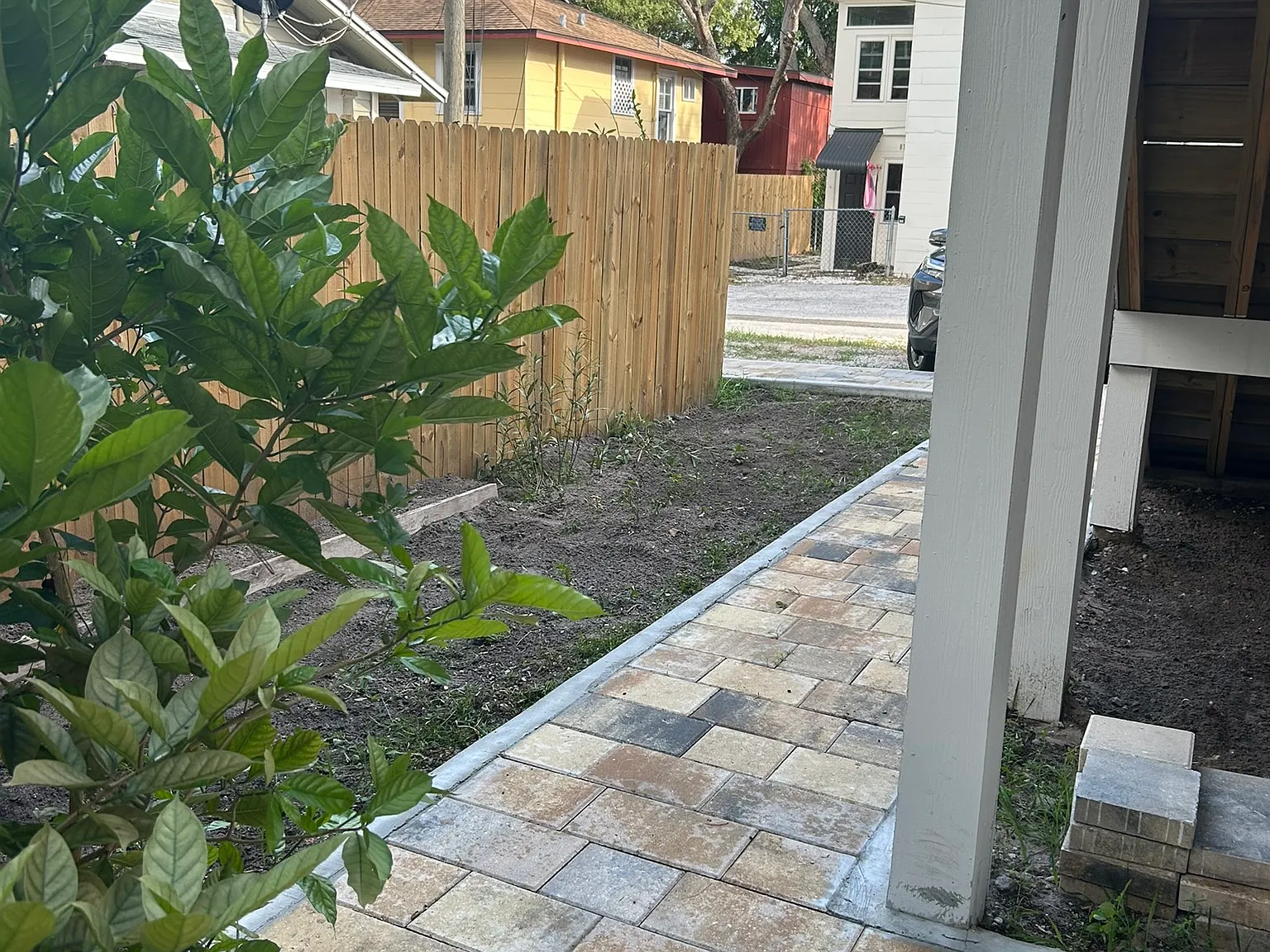 3 bed, 880 sqft, $2,350 — Photo 3