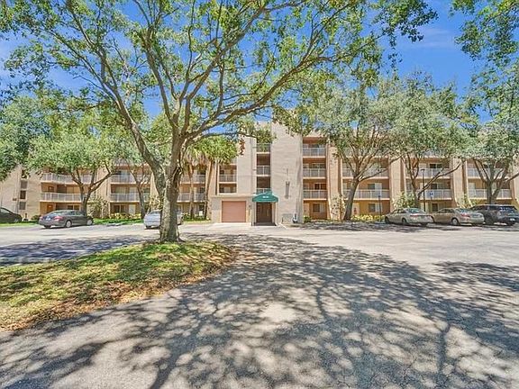 2nd image of 9470 Tangerine Pl APT 301