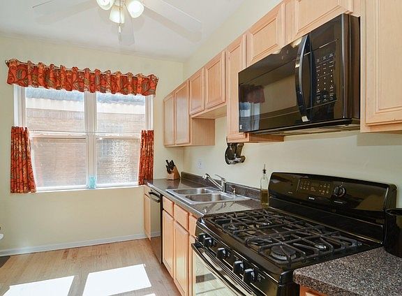 4th image of 2850 N Christiana Ave APT 3S