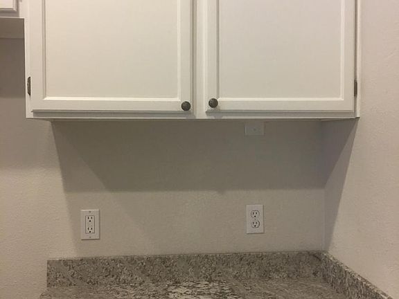 Kitchen Counter/Cabinet
