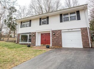 1108 Burgundy Ln, Ballwin, MO