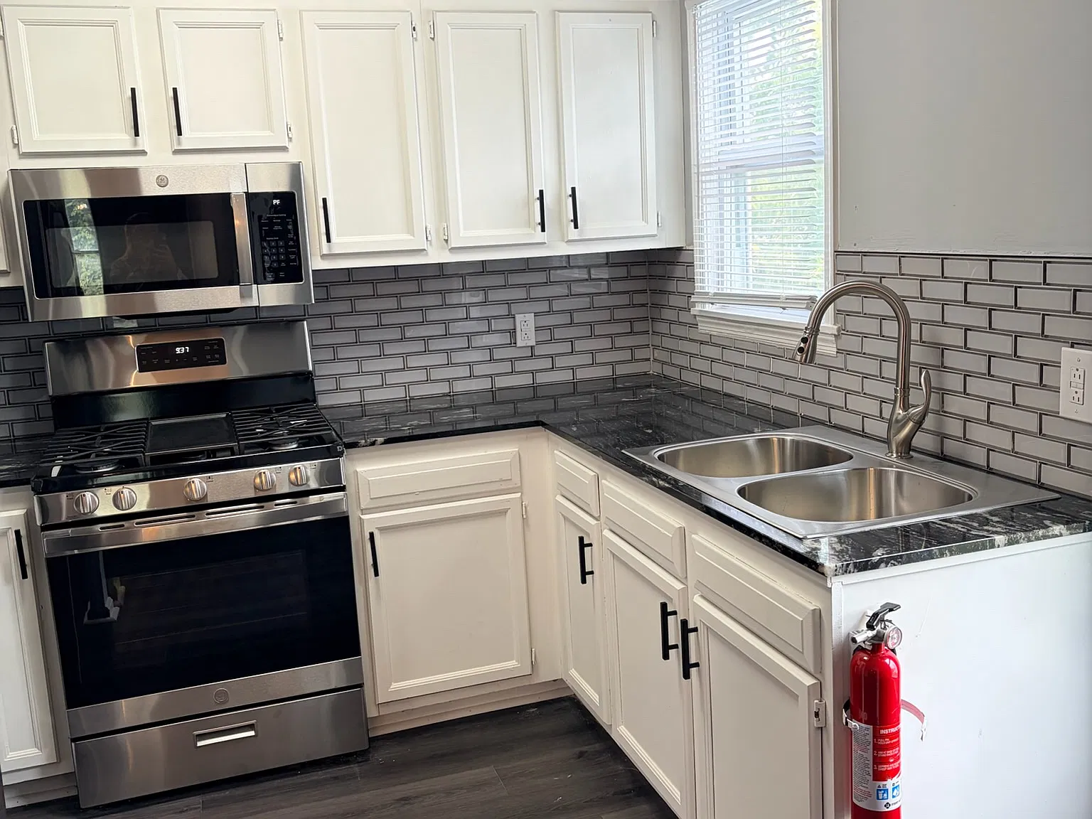 3 bed, $1,950 — Photo 3