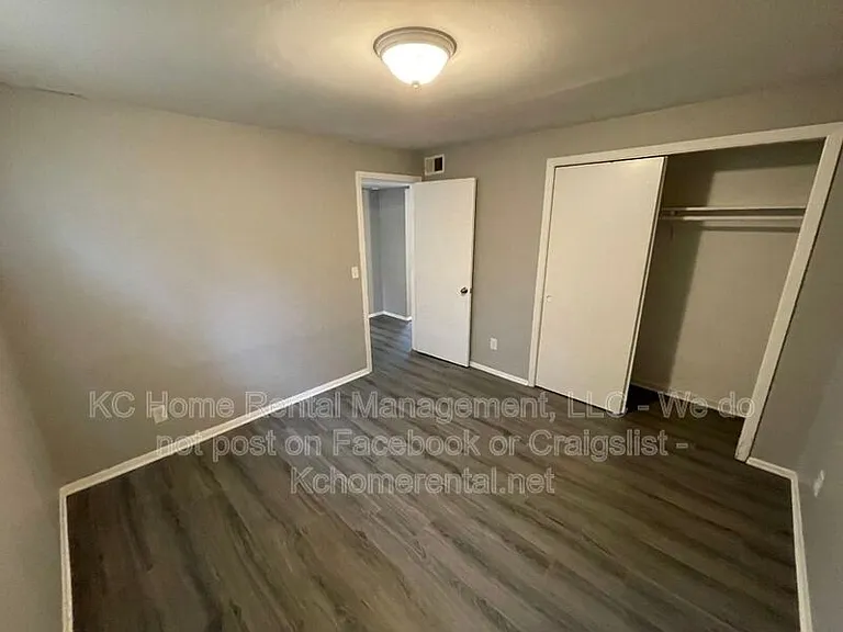 2214 NE 77th St — Photo 13