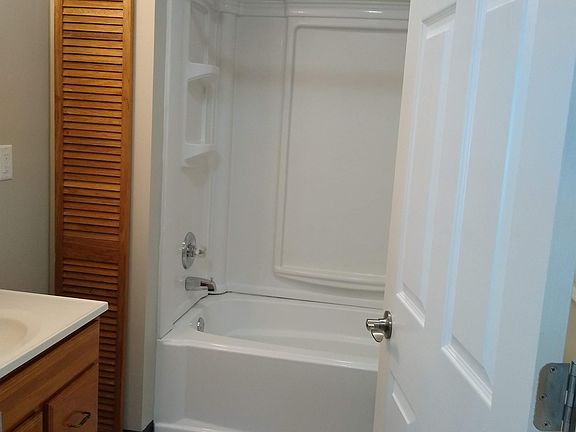 5th image of 321 Ives Ave APT 2