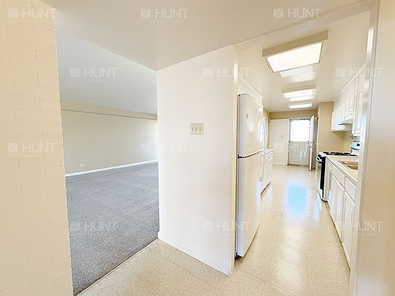 5th image of 4098B Mercury Cir SE
