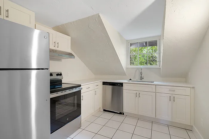 42 Saragossa St #C — Photo 4