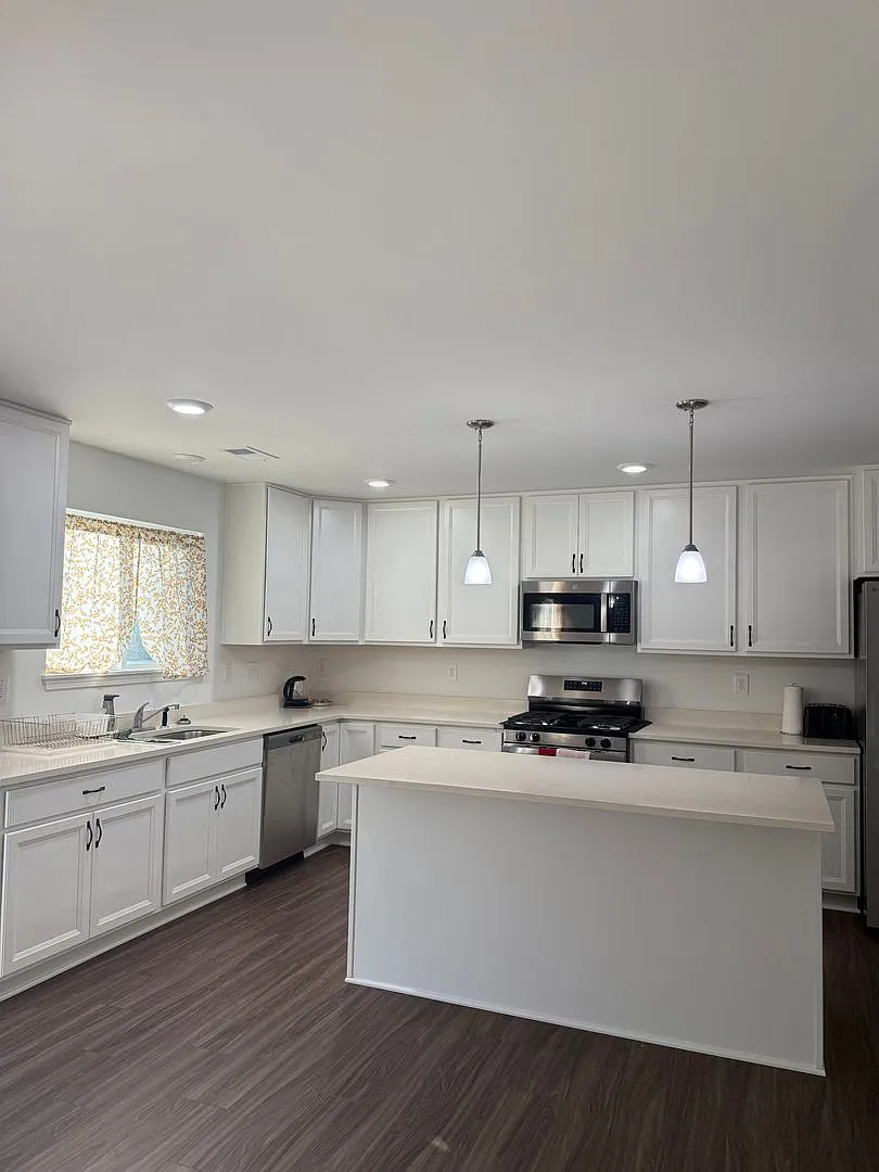 Building Photo - 533 Traminer Way