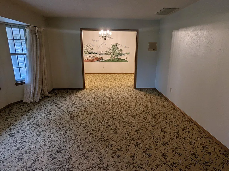 2657 Chateau Dr — Photo 2