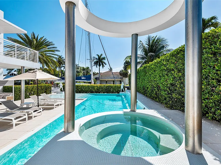 500 Isle Of Capri Dr — Photo 32