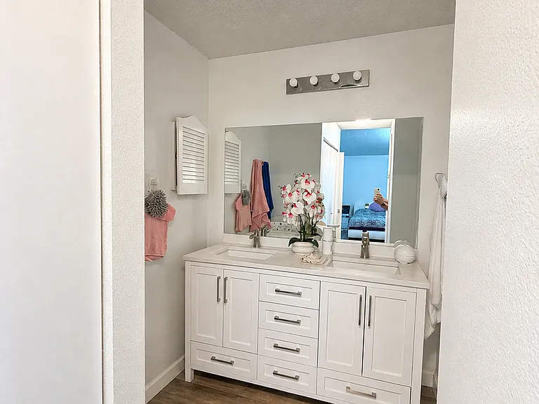 Master Vanity