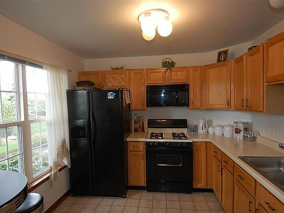 4th image of 1986 Gary Ct Unit B