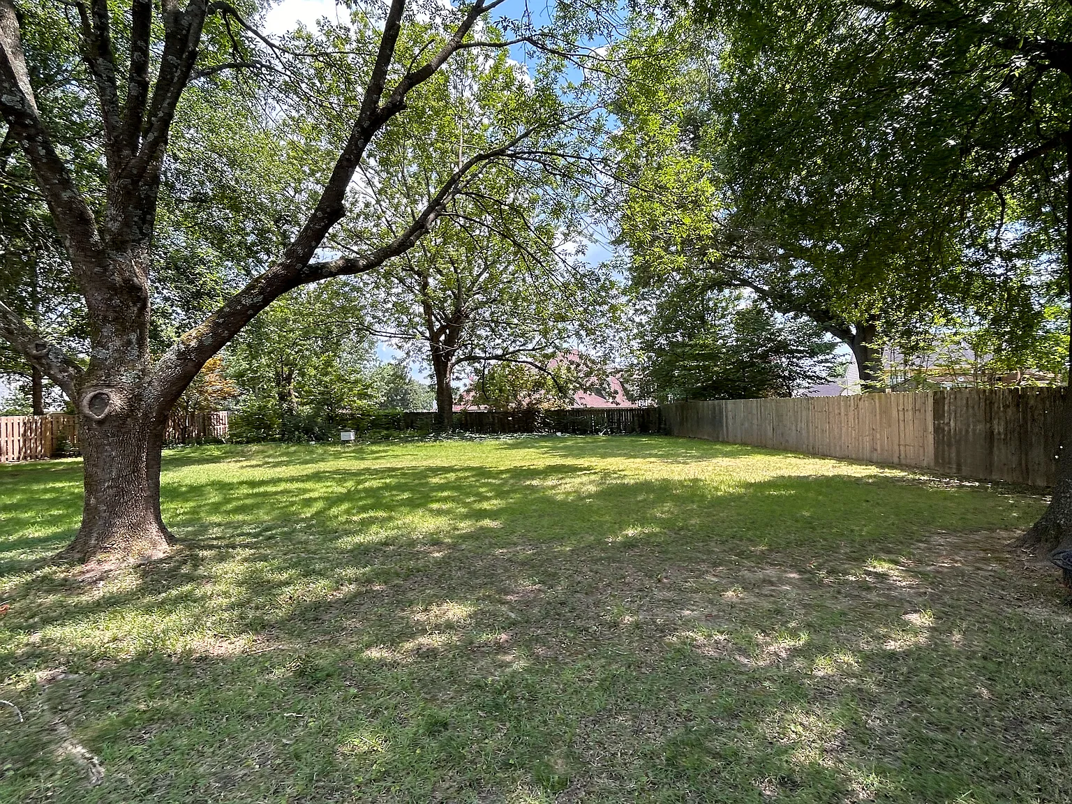 4 bed, 2400 sqft, $2,950 — Photo 2