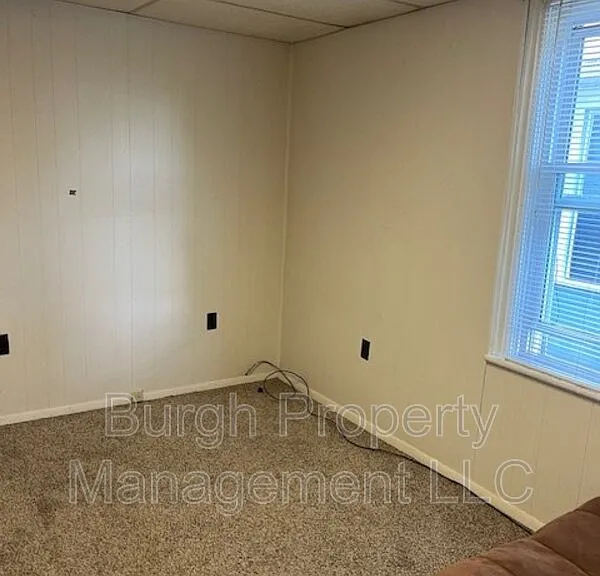 302 S 11th St — Photo 11