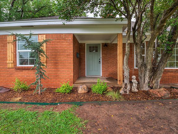 2nd image of 2409 Huntleigh Dr