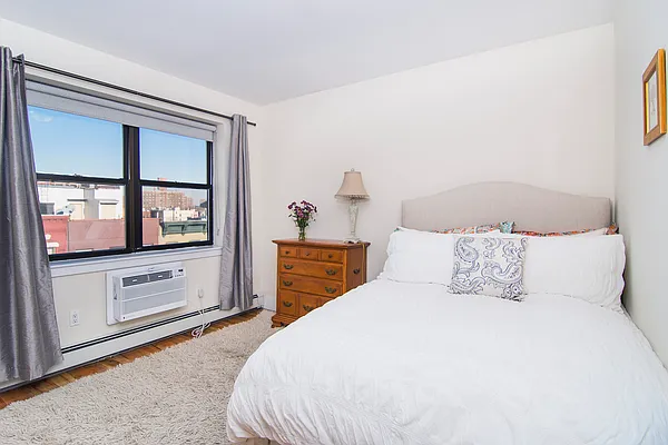 Sold by Compass | media 10