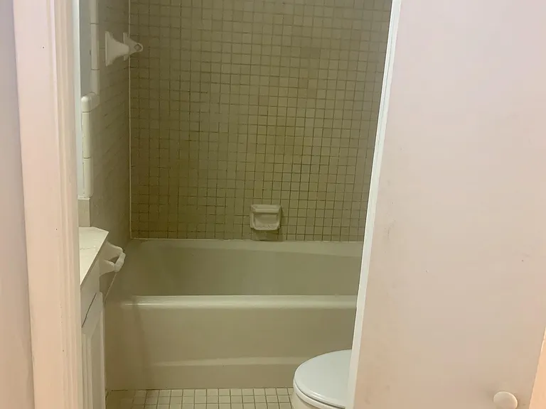 918 Robert St #3 — Photo 3