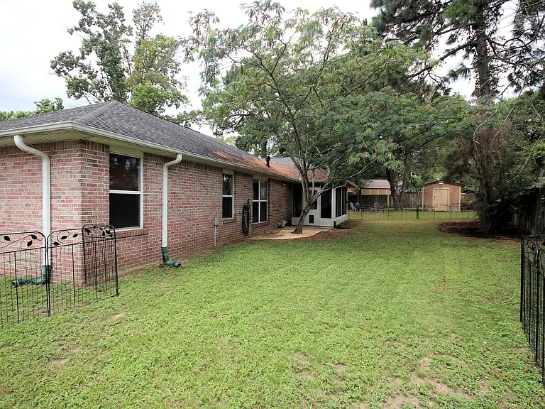 704 Becky Thatcher Ct — Photo 38